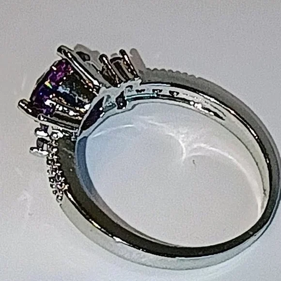 Elegant Purple Gemstone Ring - Picture 10 of 16